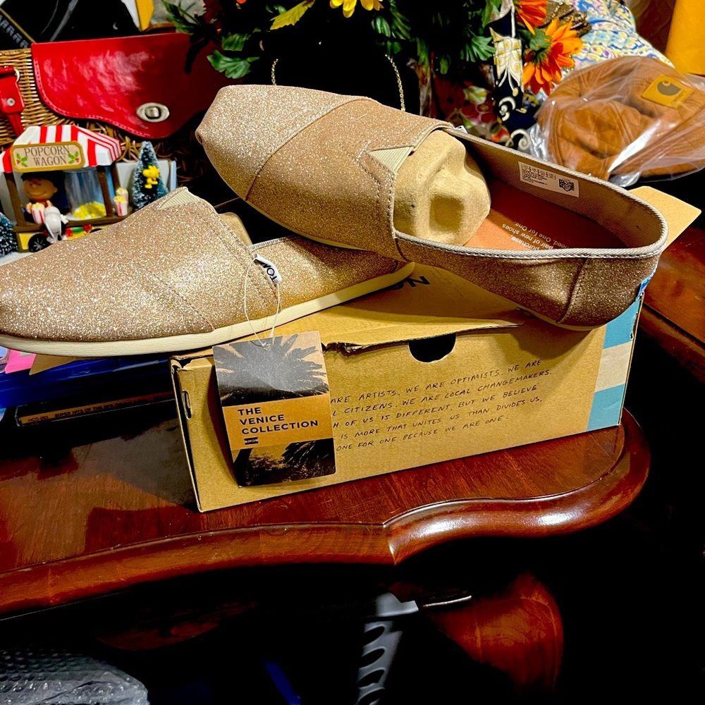 Tom’s brand new size 9